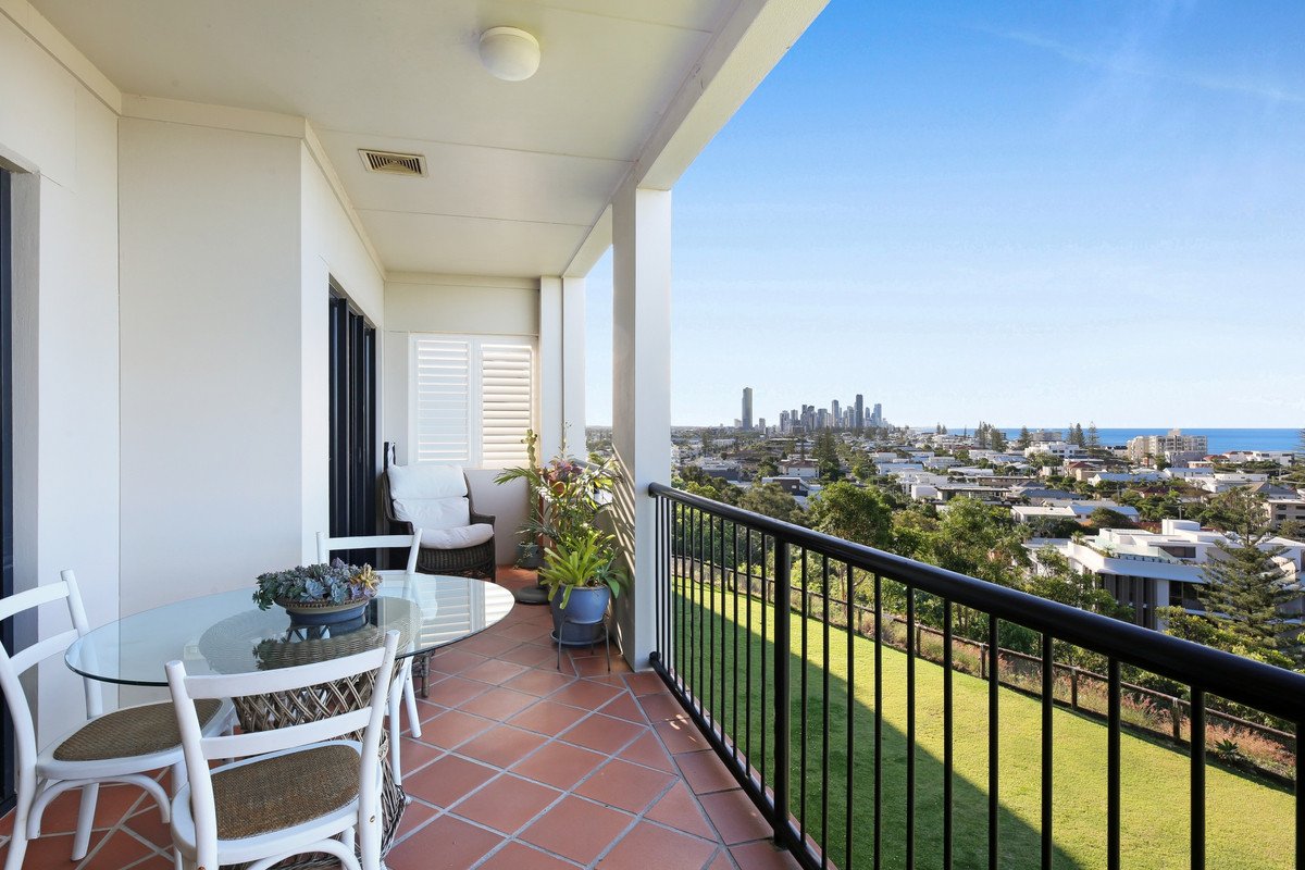 D21/1 Great Hall Drive Miami 21