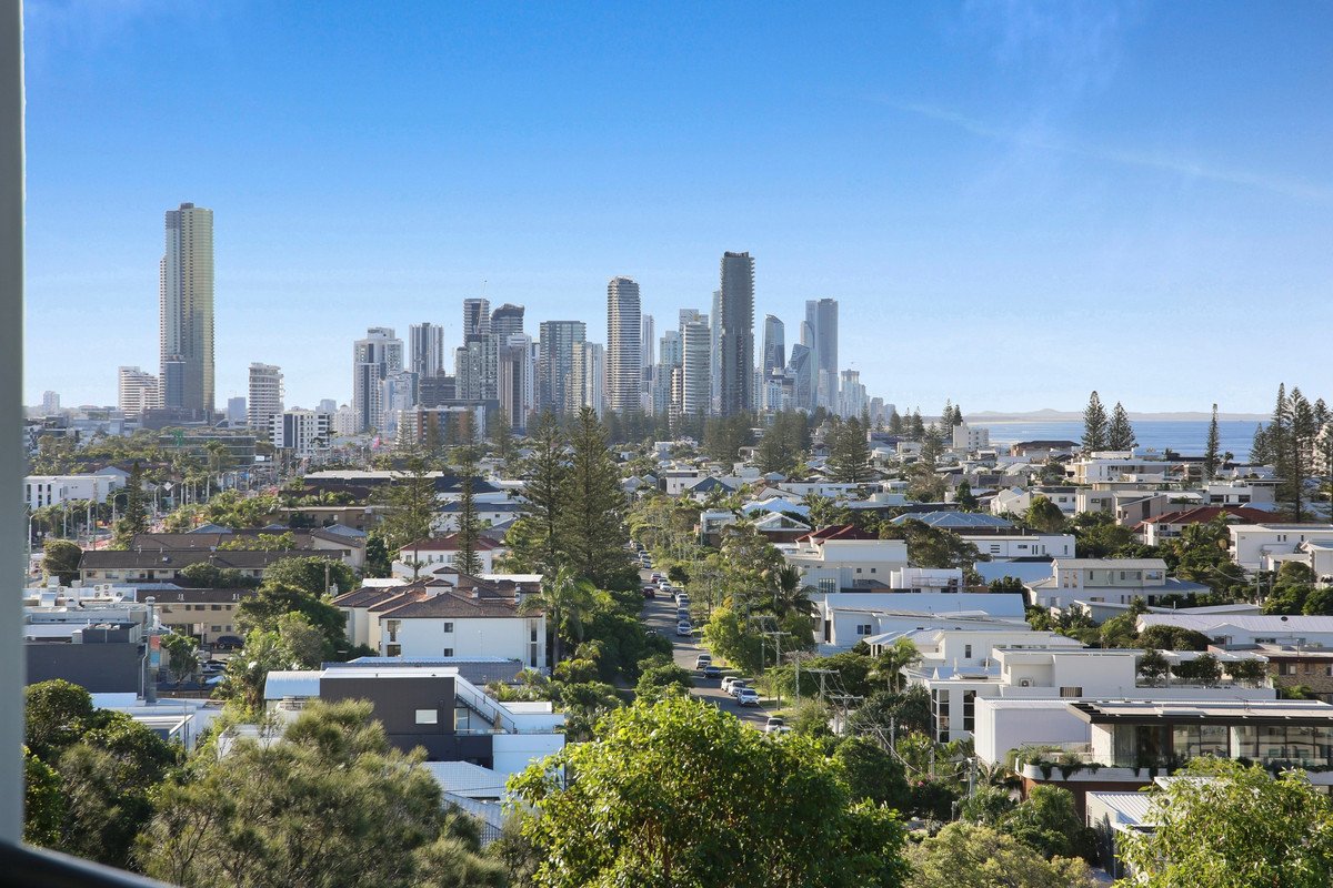 D21/1 Great Hall Drive Miami 23