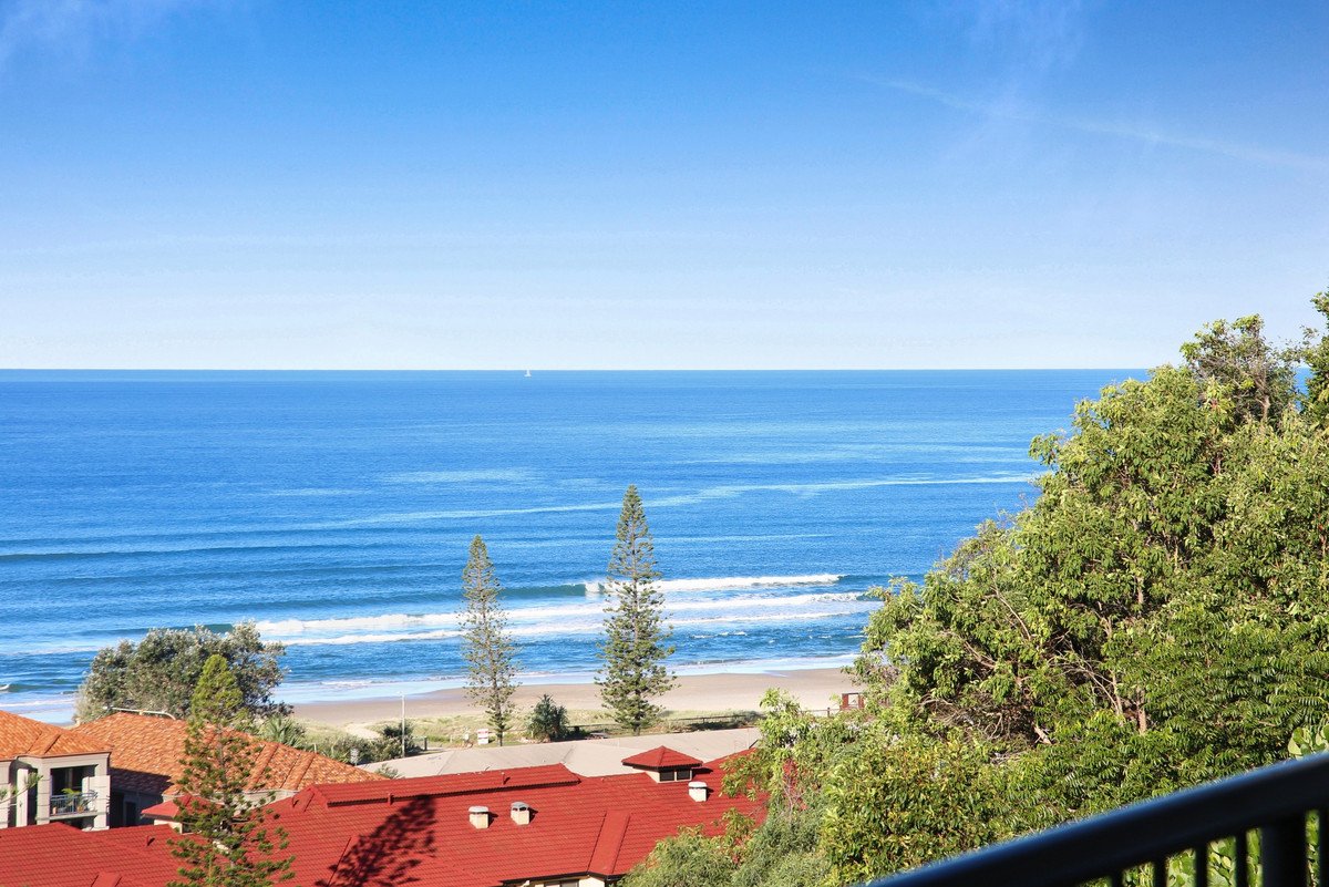 D21/1 Great Hall Drive Miami 24