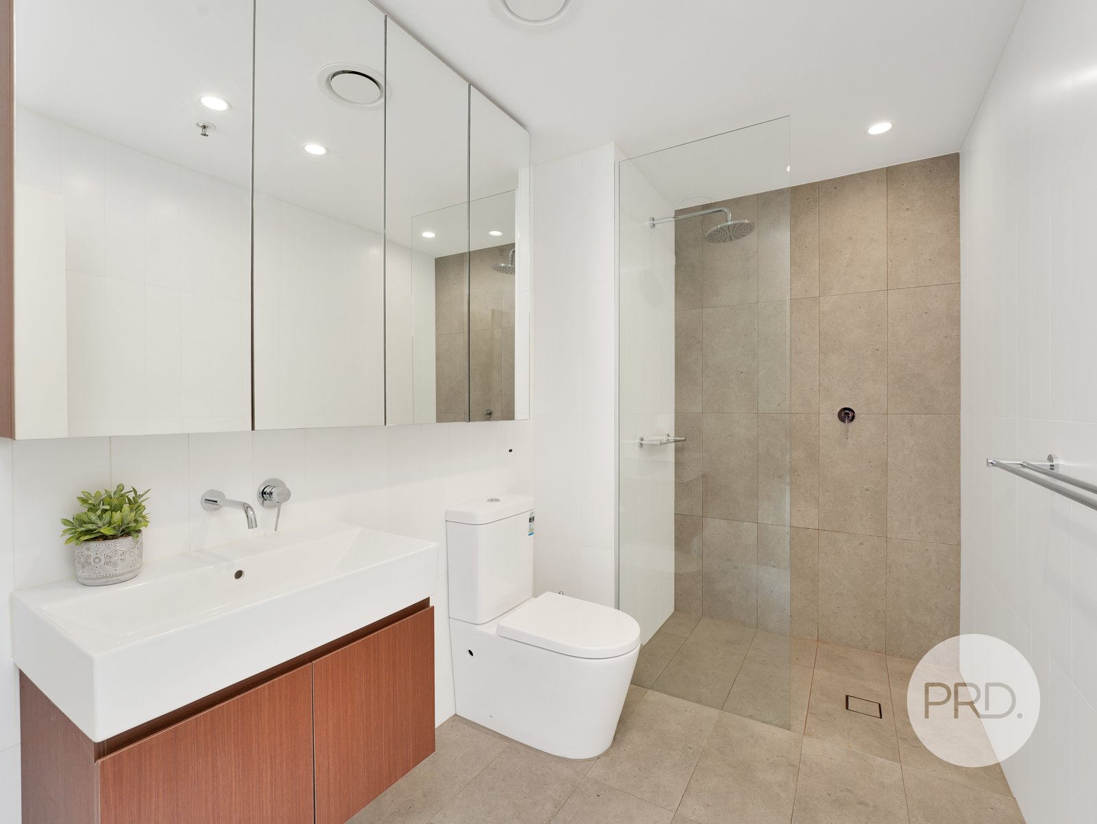 D303/28 Shepherd Street LIVERPOOL 11