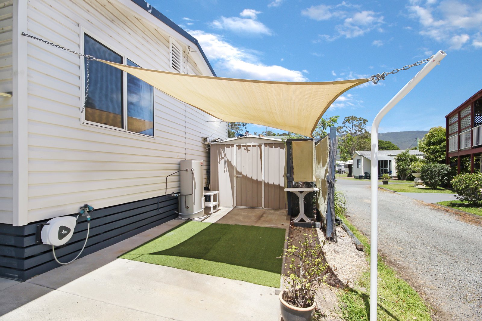  DUNBOGAN 9