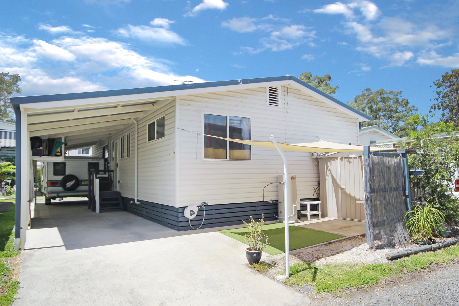  DUNBOGAN 11