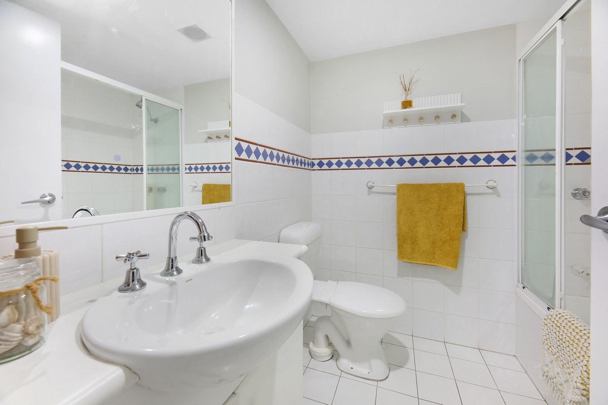 E11/1 Great Hall Drive Miami 13