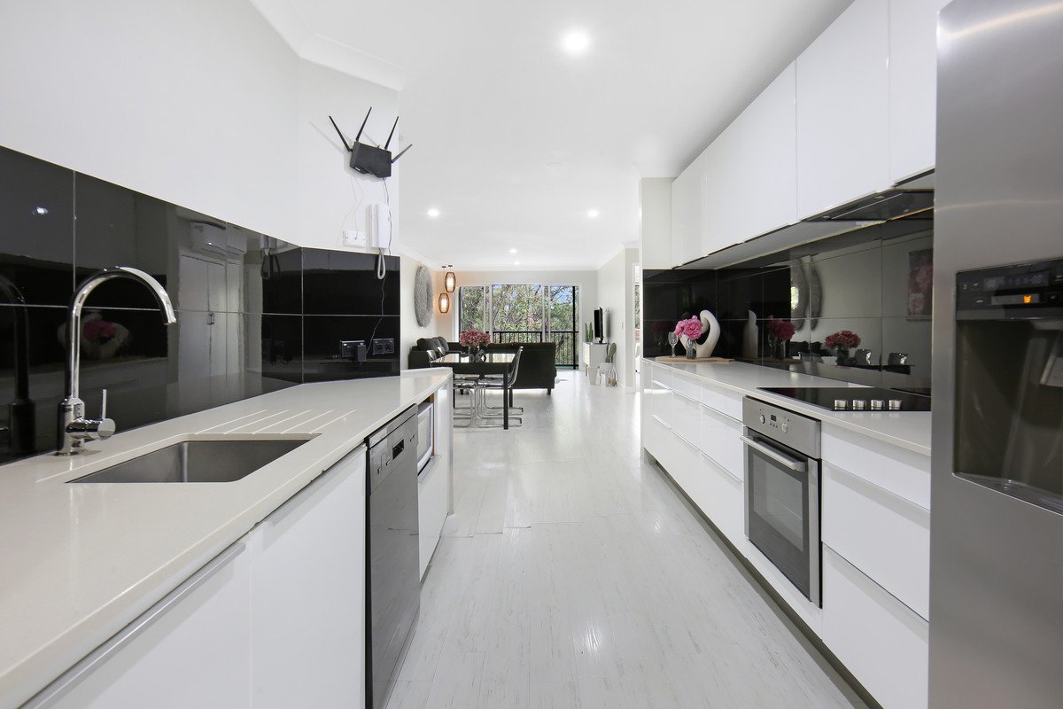 E11/1 Great Hall Drive Miami 2