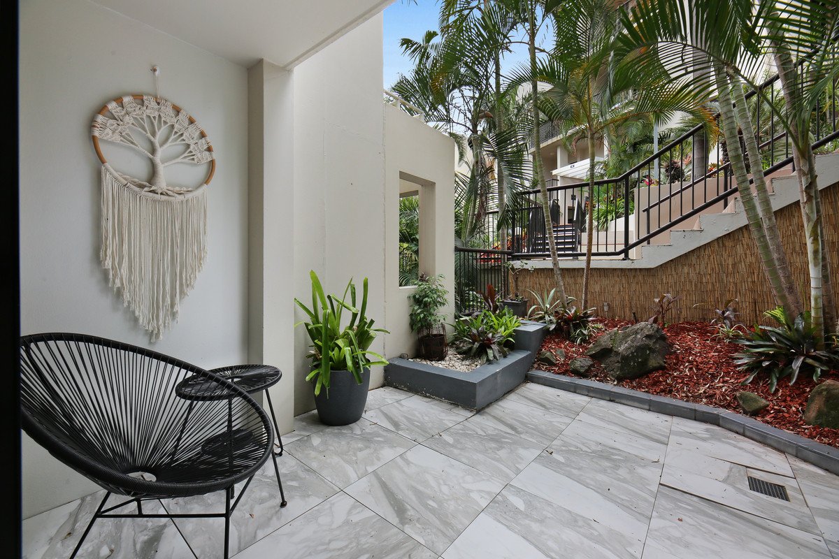 E11/1 Great Hall Drive Miami 17