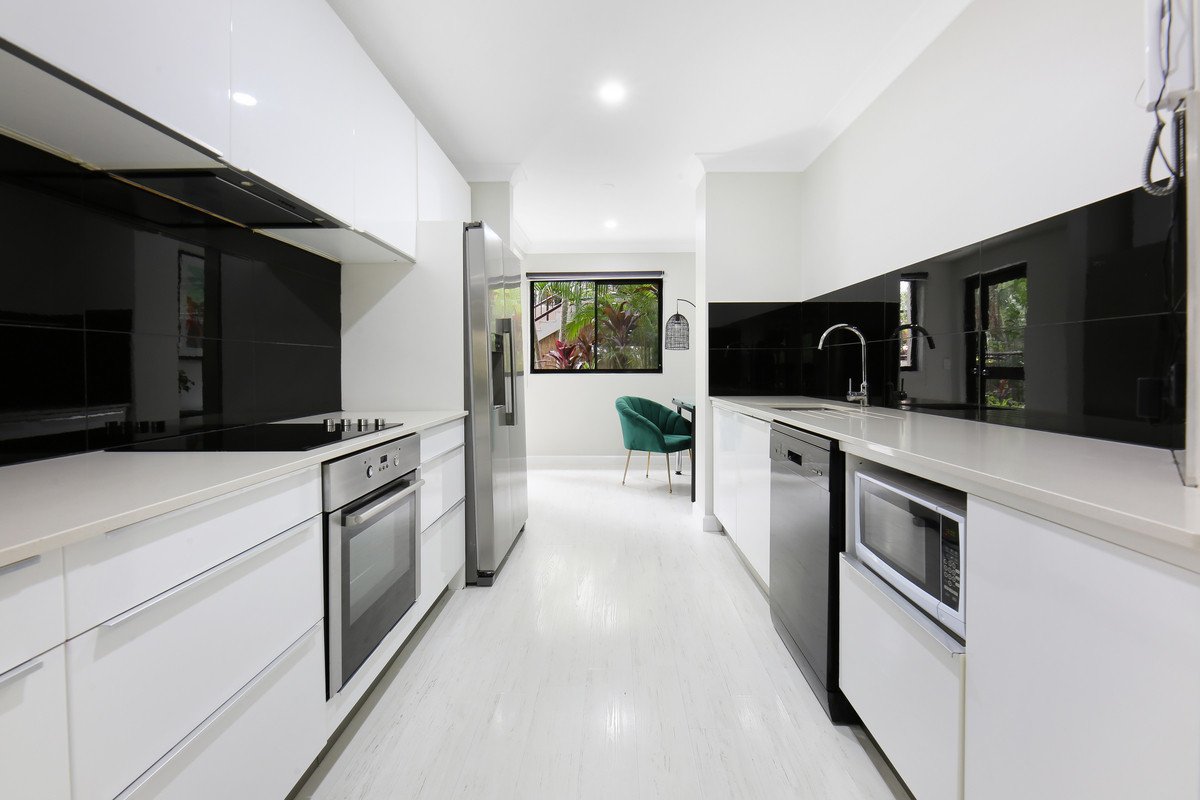 E11/1 Great Hall Drive Miami 7