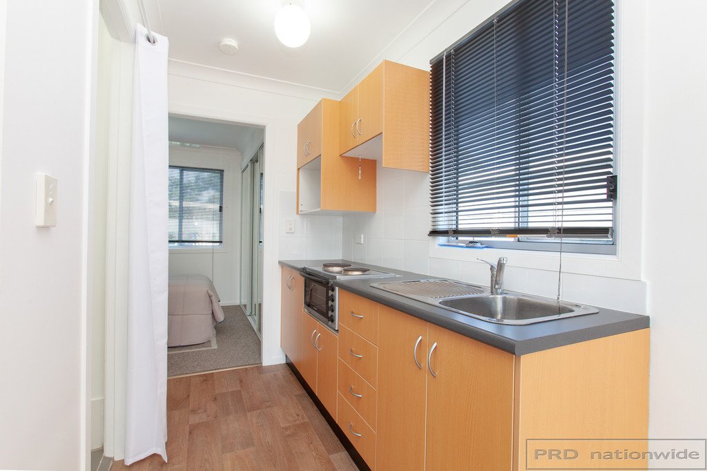 E9/56 Carrs Road NEATH 4