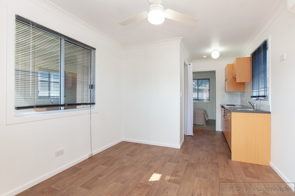 E9/56 Carrs Road NEATH 6