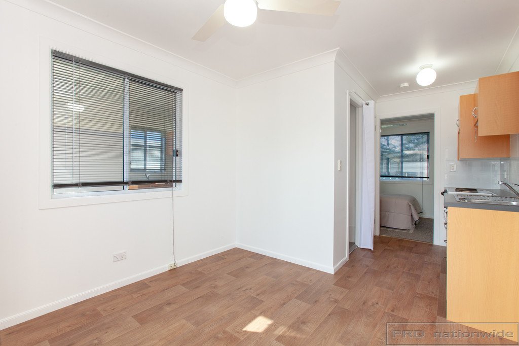 E9/56 Carrs Road NEATH 7