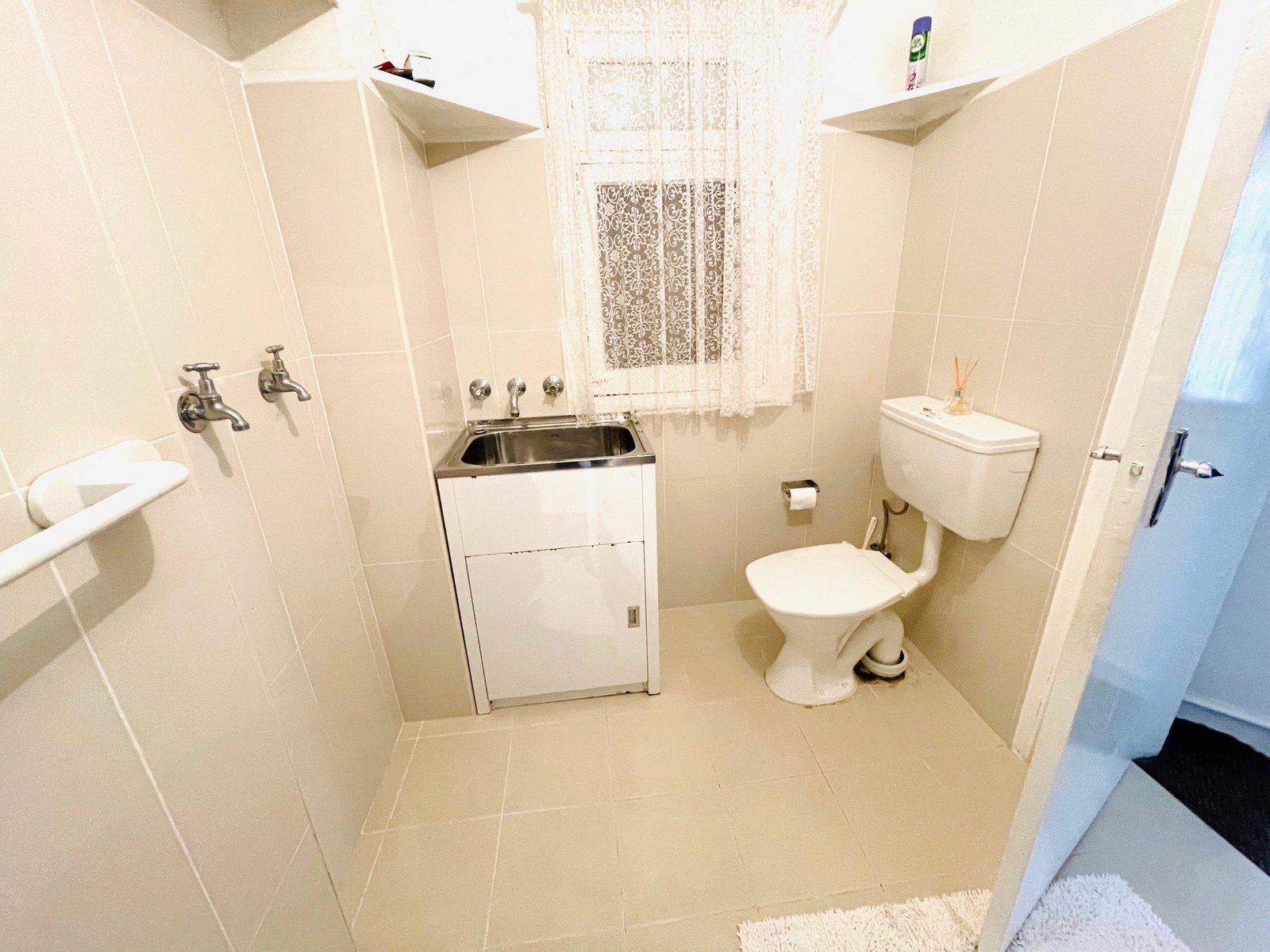 Flat 1/10 Dalley Street KOGARAH 4