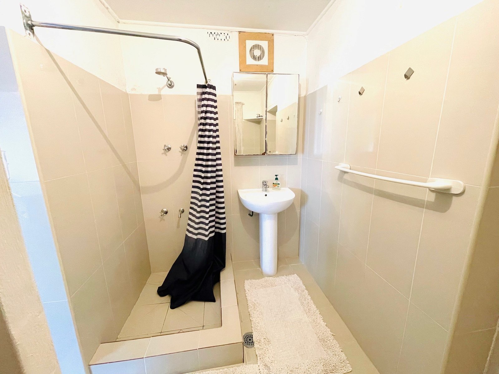 Flat 1/10 Dalley Street KOGARAH 3