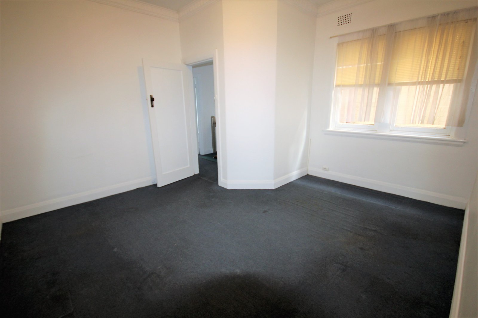 Flat 1/150 Railway Parade KOGARAH 3