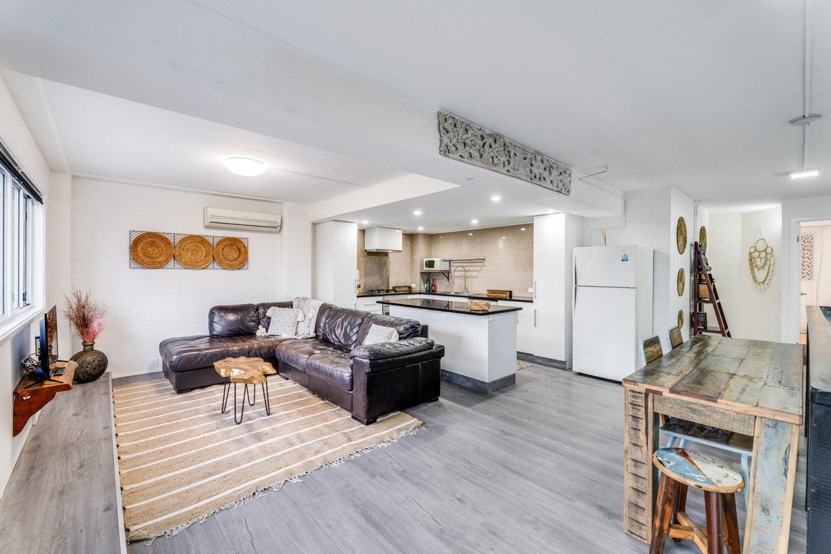 'Flat' 14 Vantage Point Drive Burleigh Heads 2