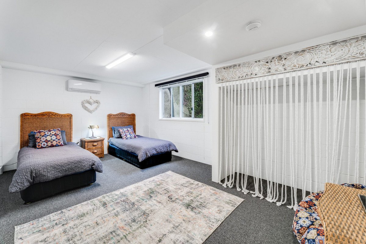 'Flat' 14 Vantage Point Drive Burleigh Heads 4