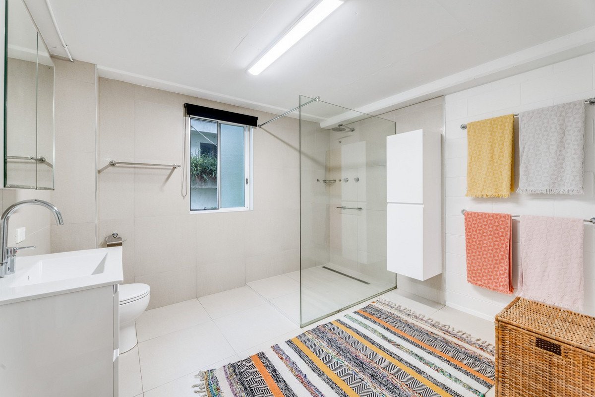 'Flat' 14 Vantage Point Drive Burleigh Heads 5