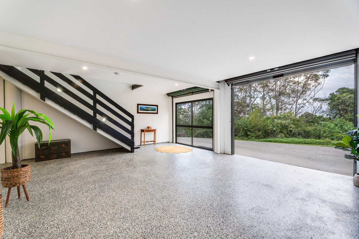 'Flat' 14 Vantage Point Drive Burleigh Heads 6
