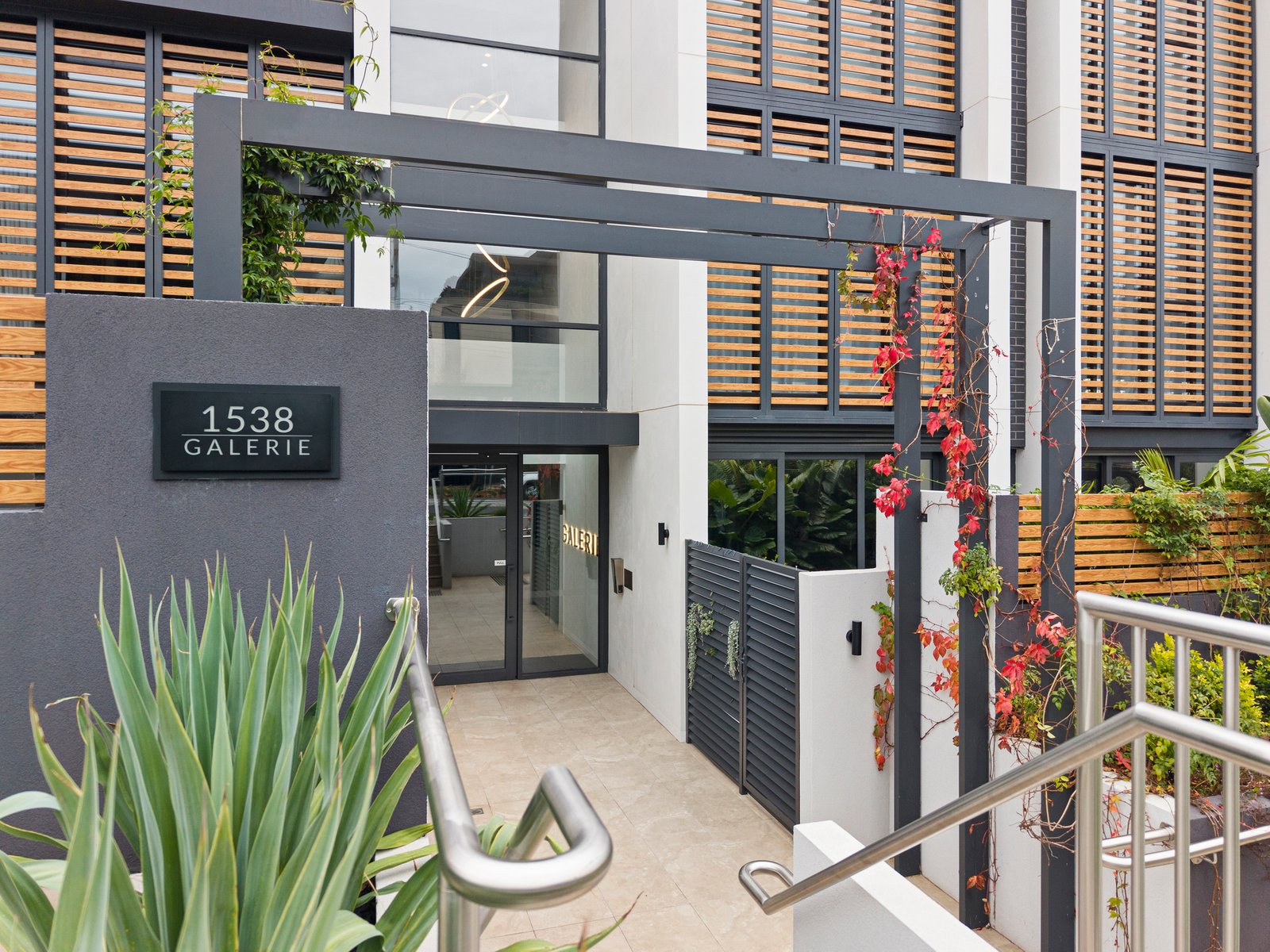 Gallery: G01/1538-1540 High Street