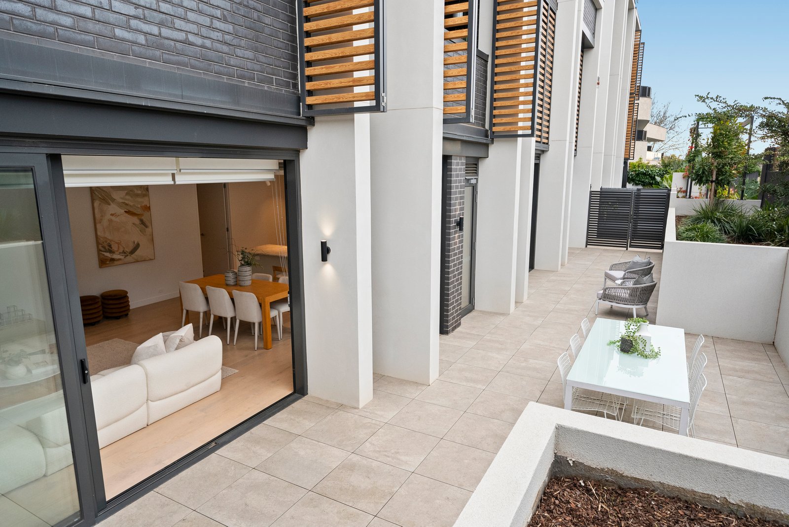 Gallery: G01/1538-1540 High Street