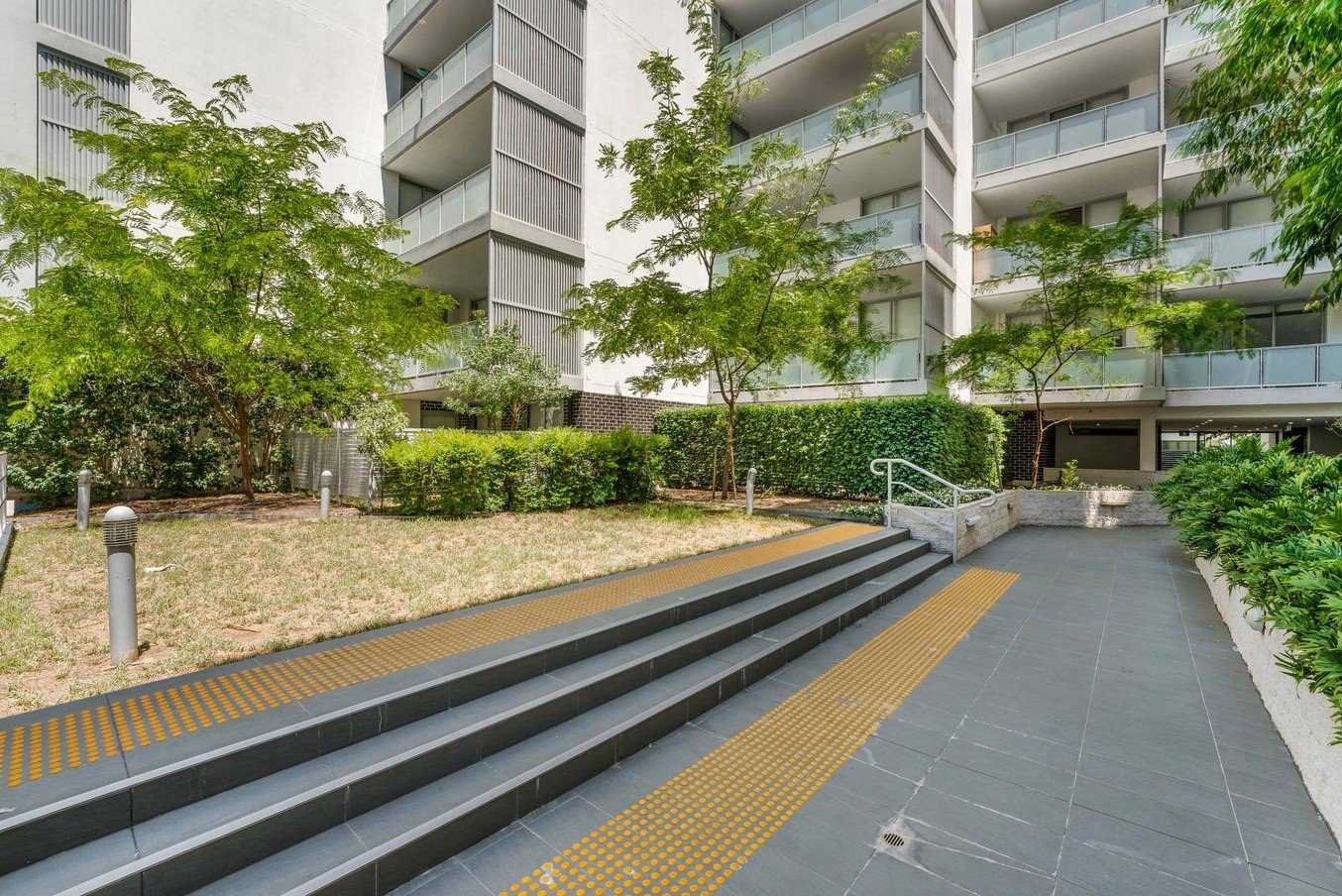 G01/27 Dressler Court MERRYLANDS 9