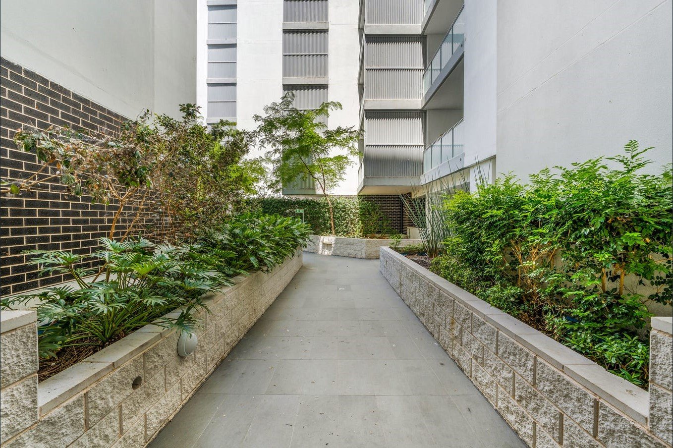 G01/27 Dressler Court MERRYLANDS 10