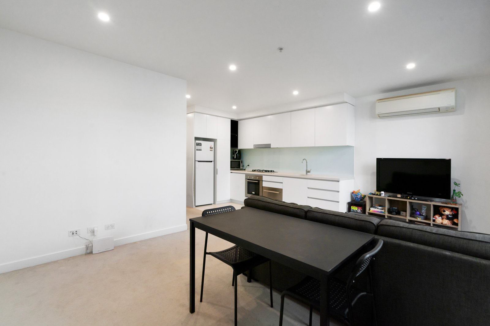 Gallery: G02/135-137 Roden Street