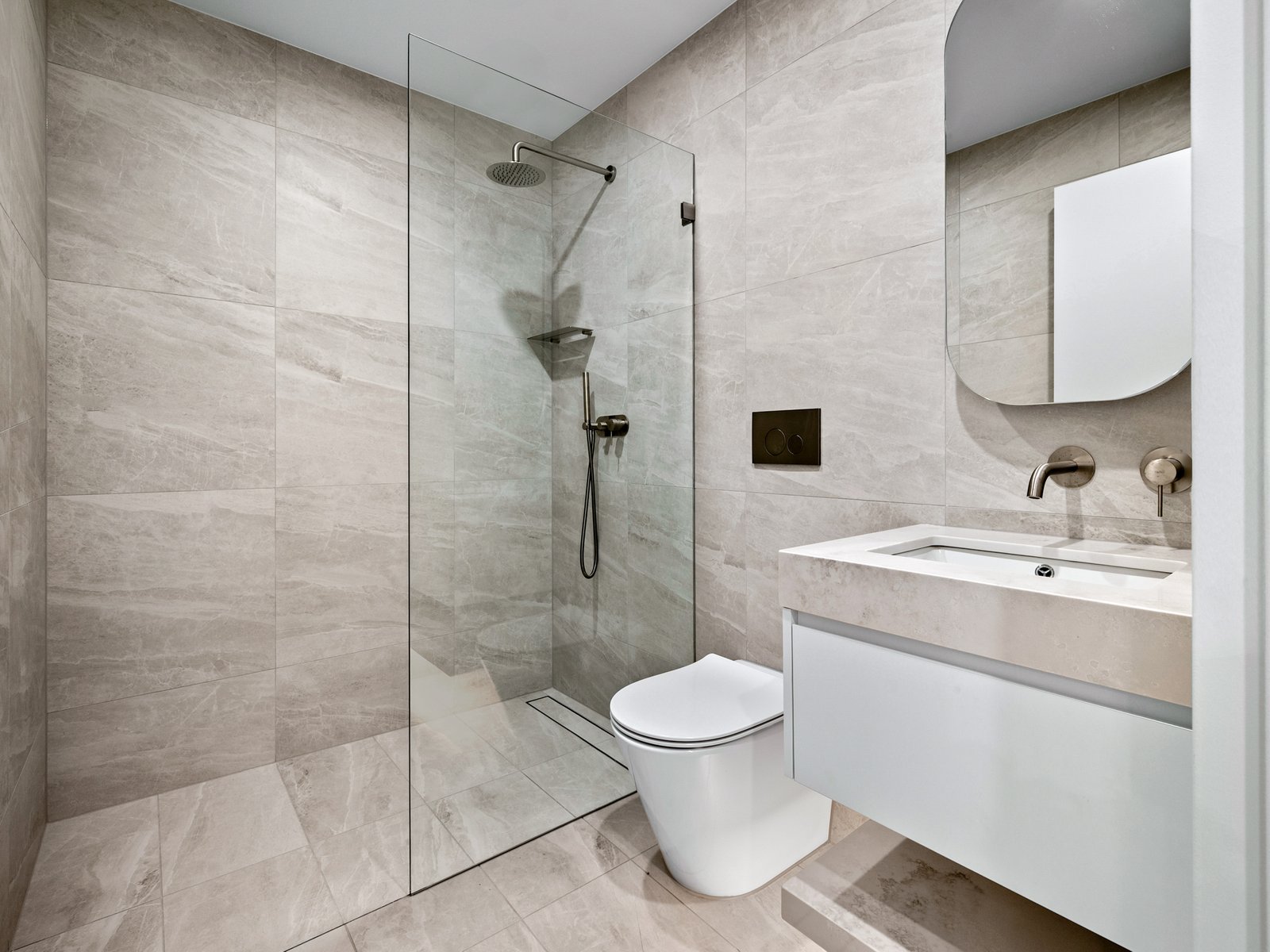 G04/10B John Tipping Grove PENRITH 18