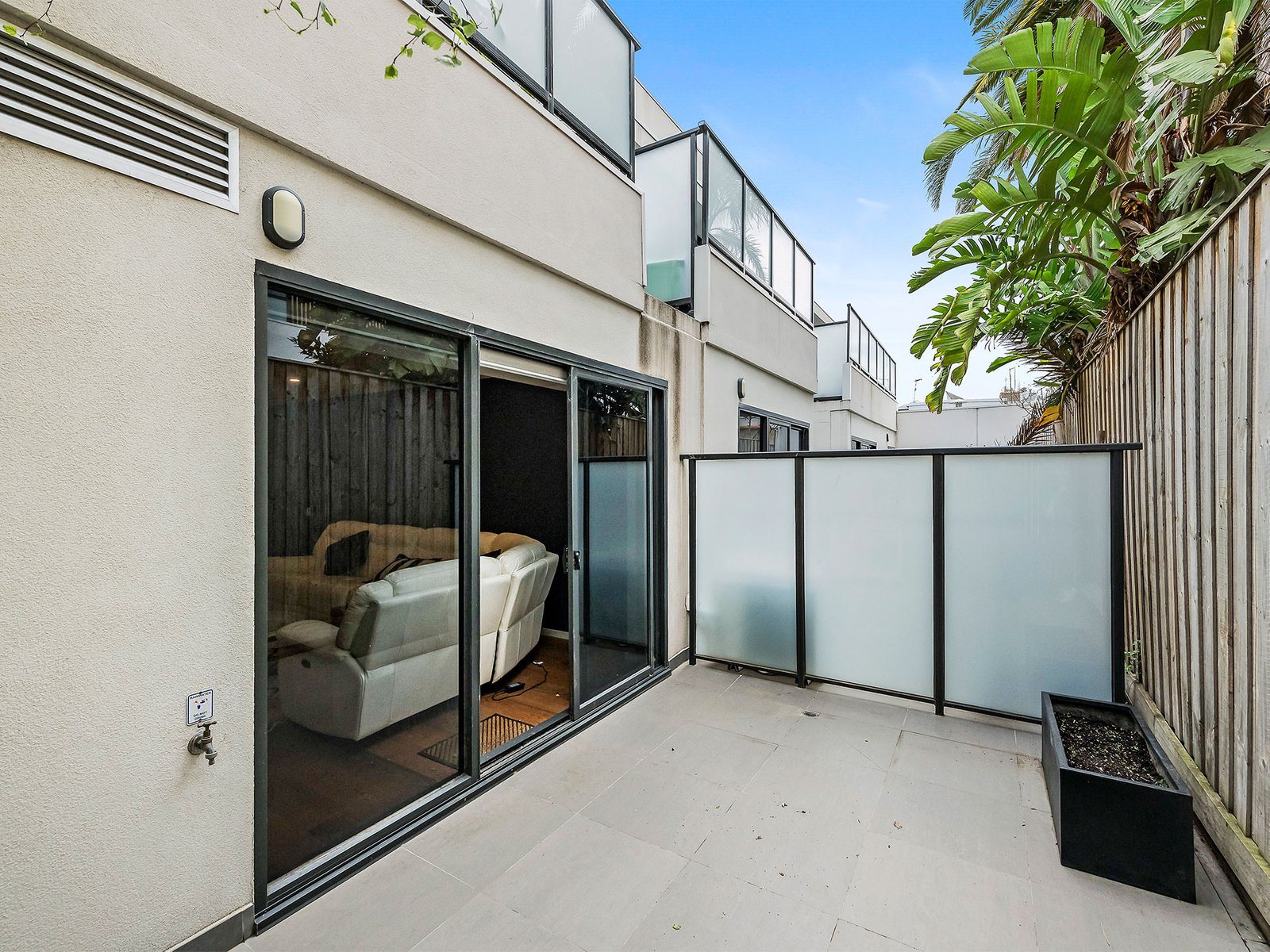 Gallery: G04/15 Small Street