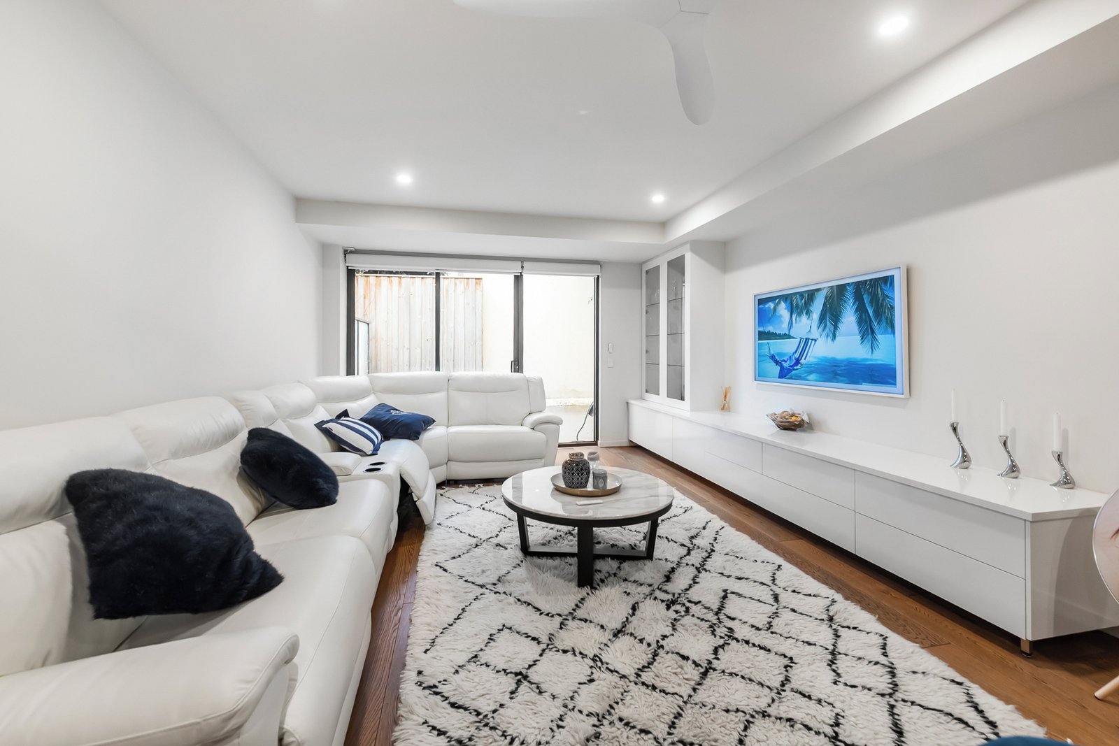 Gallery: G04/15 Small Street