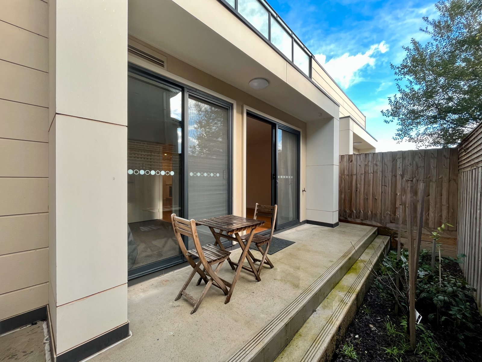Gallery: G04/519-521 High Street Road