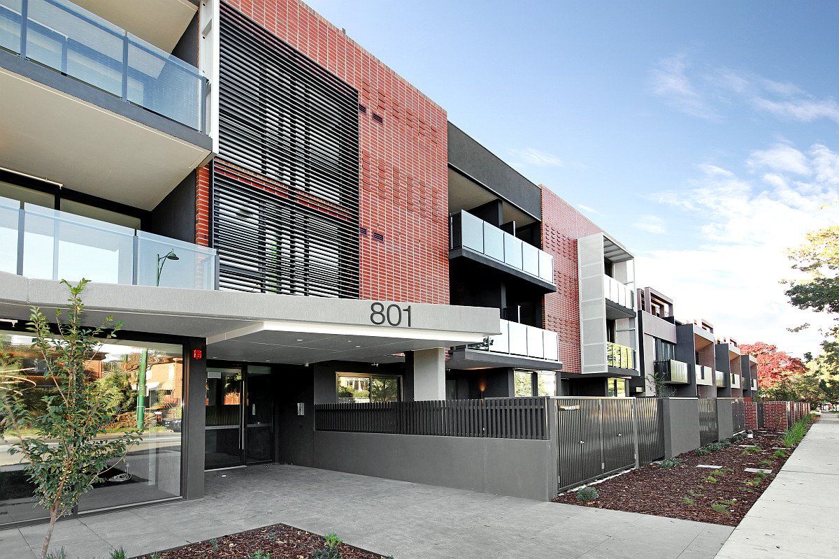 Gallery: G04/801 Whitehorse Road