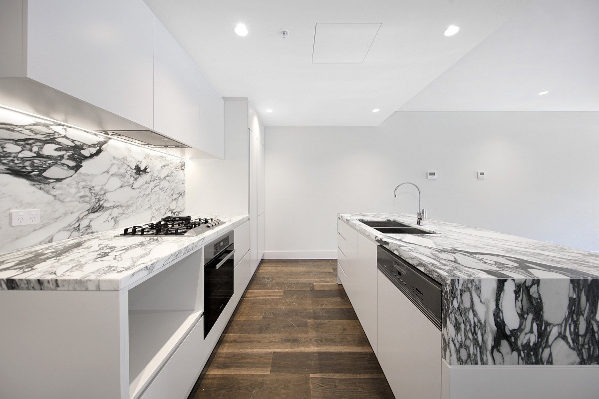Gallery: G04/801 Whitehorse Road