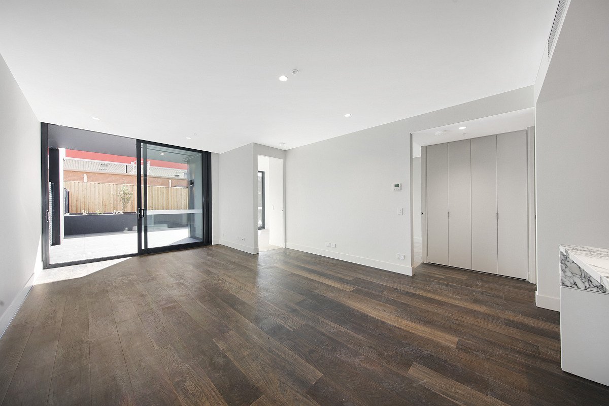Gallery: G04/801 Whitehorse Road