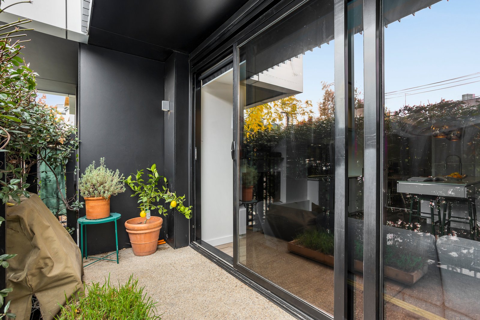 Gallery: G04/99 Palmerston Crescent