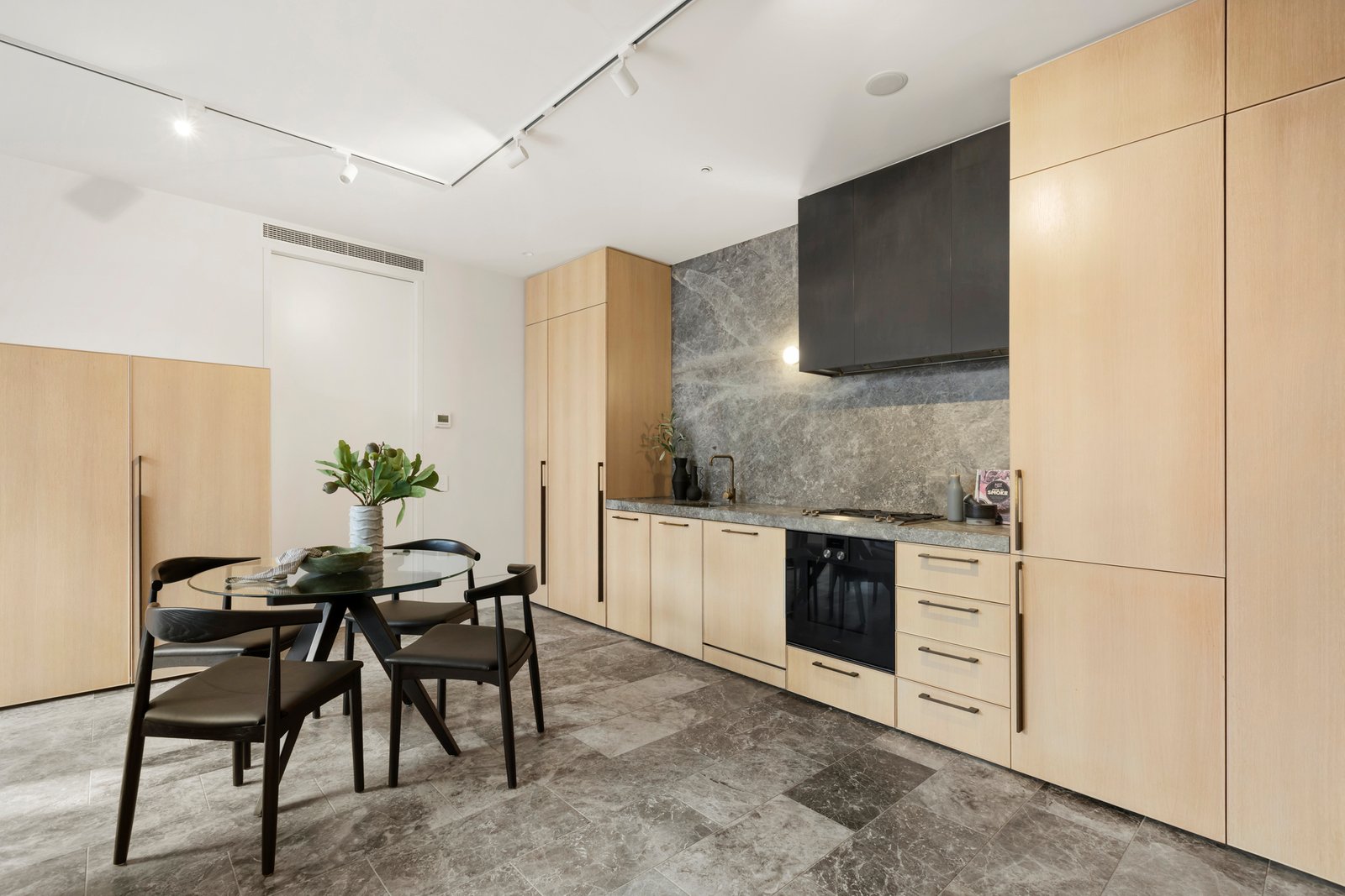 Gallery: G05/2 Pine Avenue