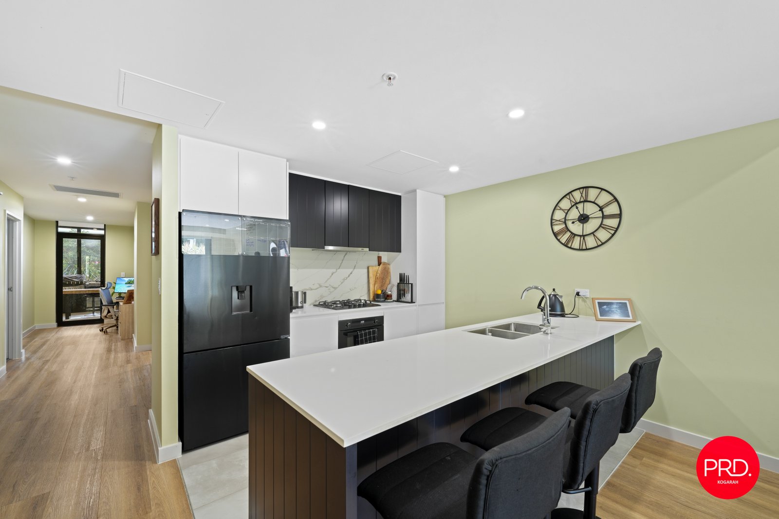 G08/10 Stanley Street KOGARAH 3