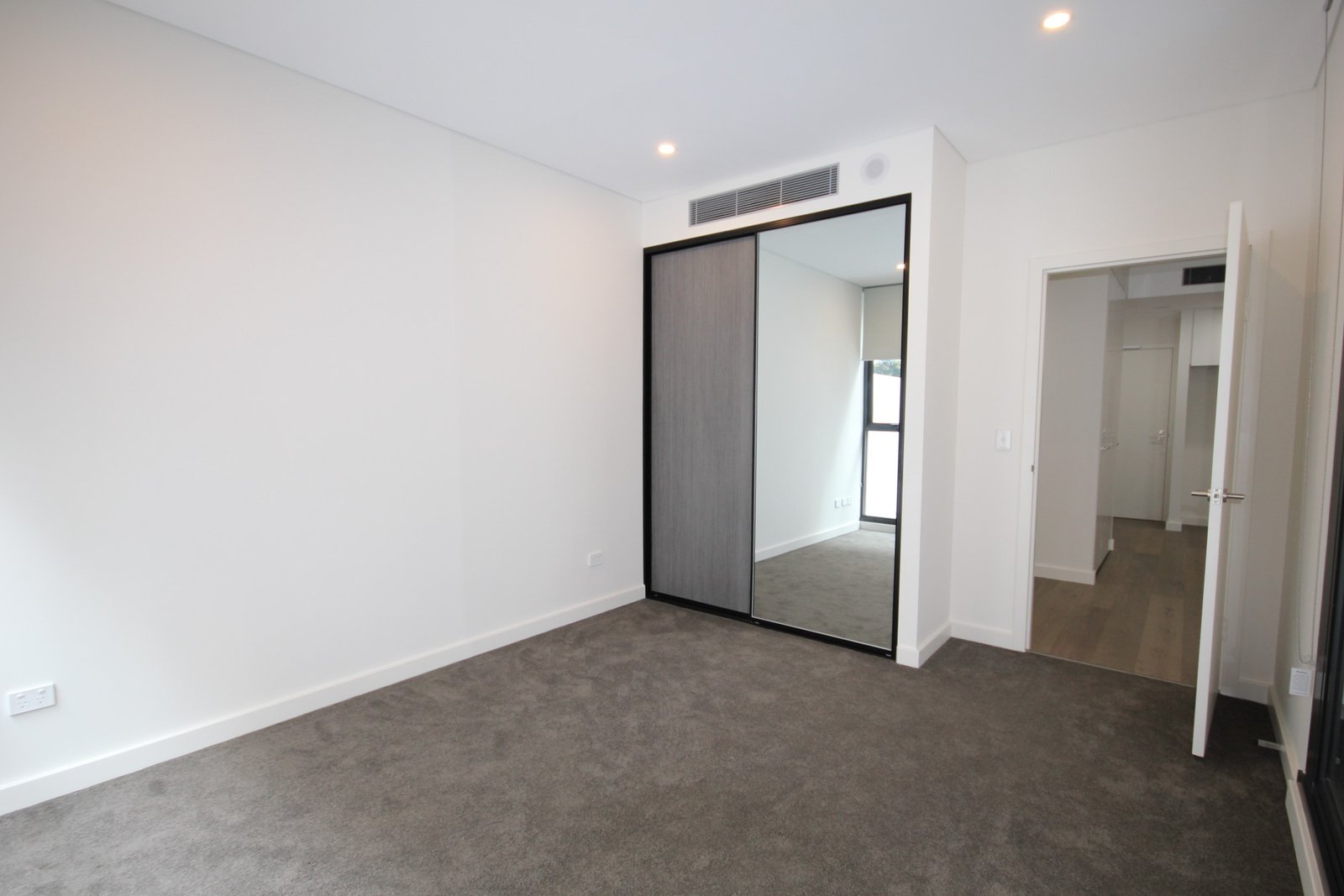 G08/11 Garrigarrang Ave  KOGARAH 7