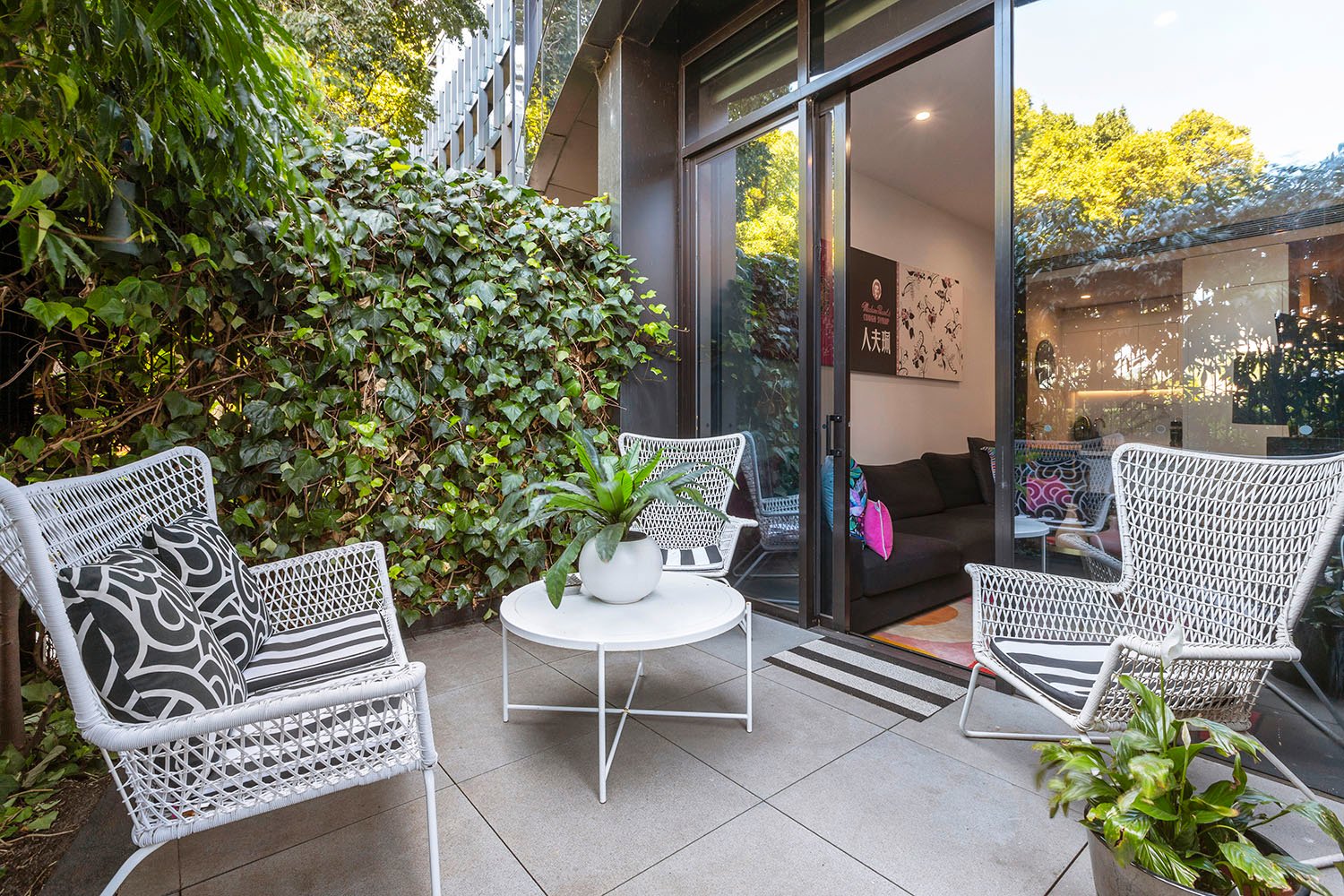 Gallery: G22/555 St Kilda Road