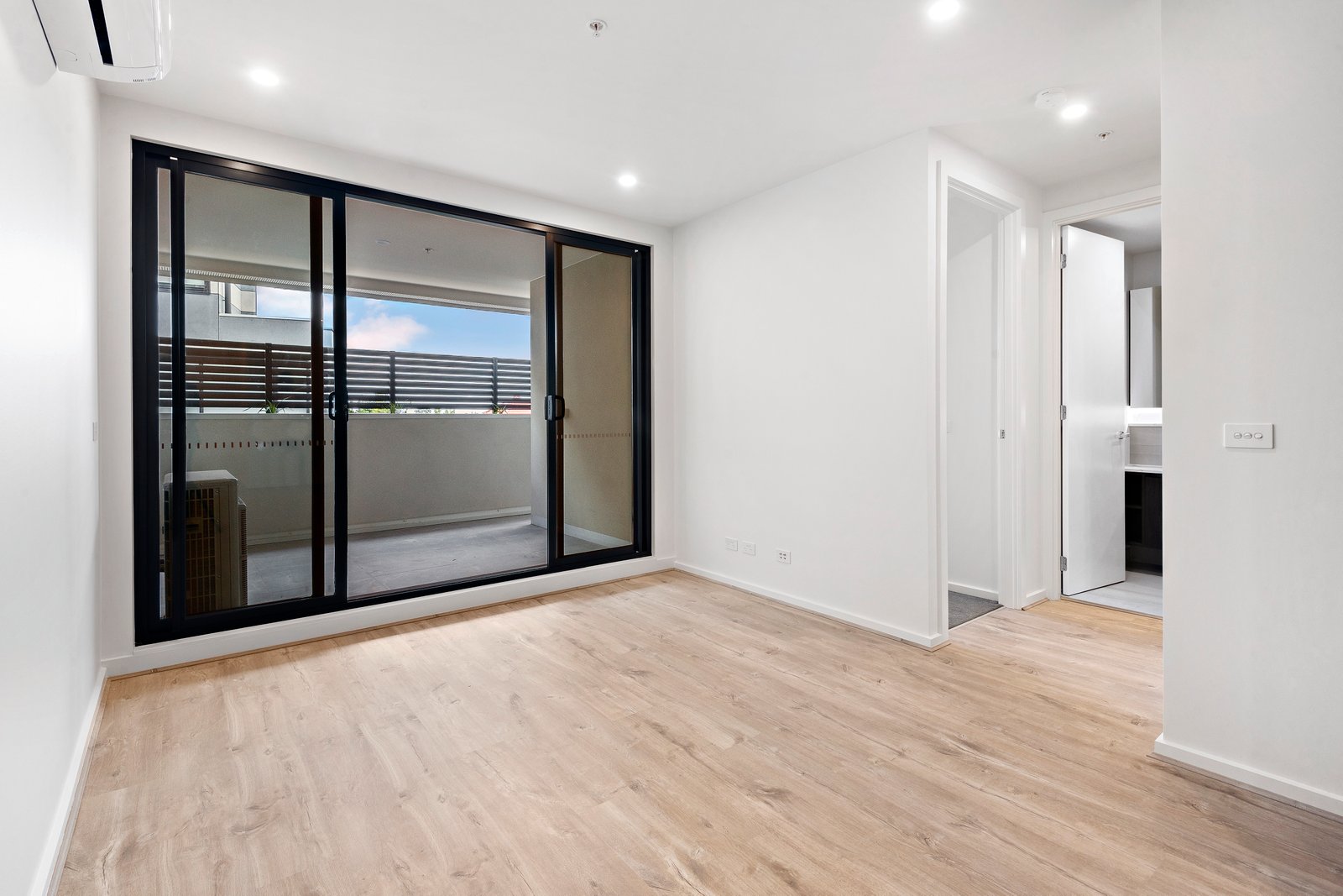 Gallery: GO2 & 304/93 Warrigal Road