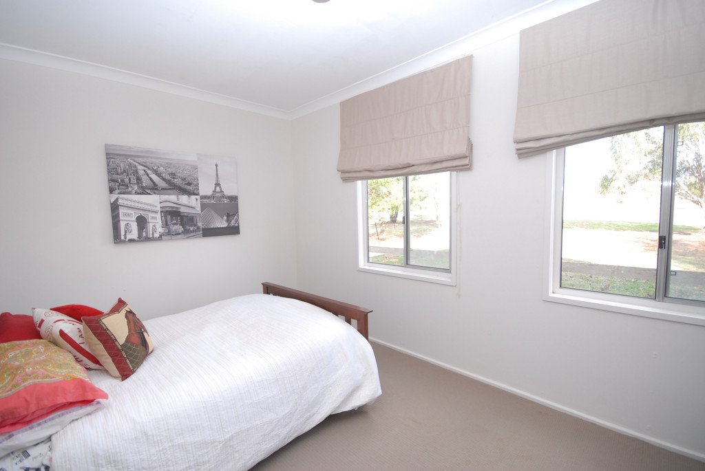  HOSKINSTOWN 12