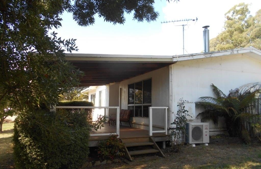 "Jilba House" 3337 Tumbarumba Road BATLOW 1