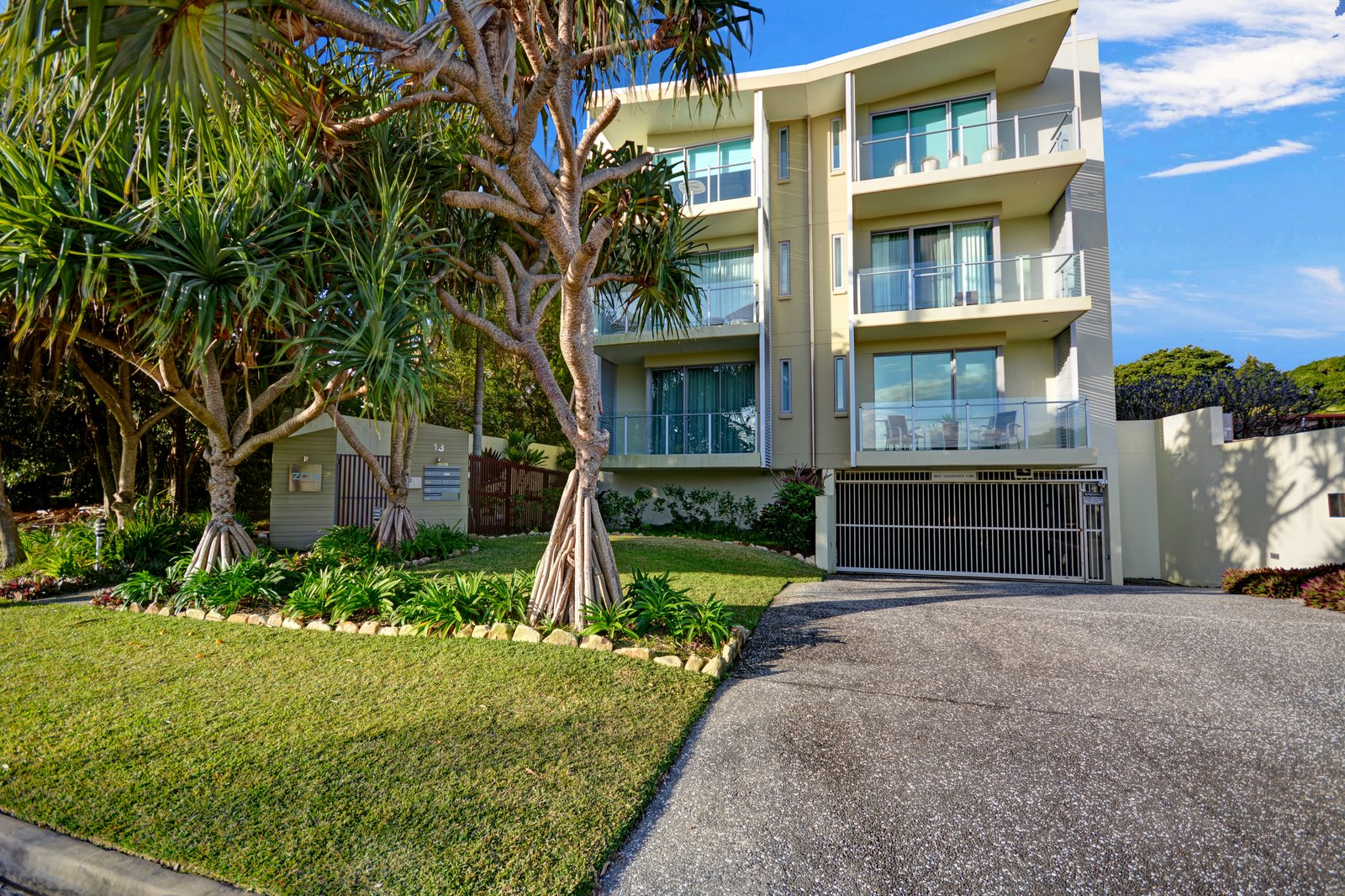  KINGSCLIFF 1