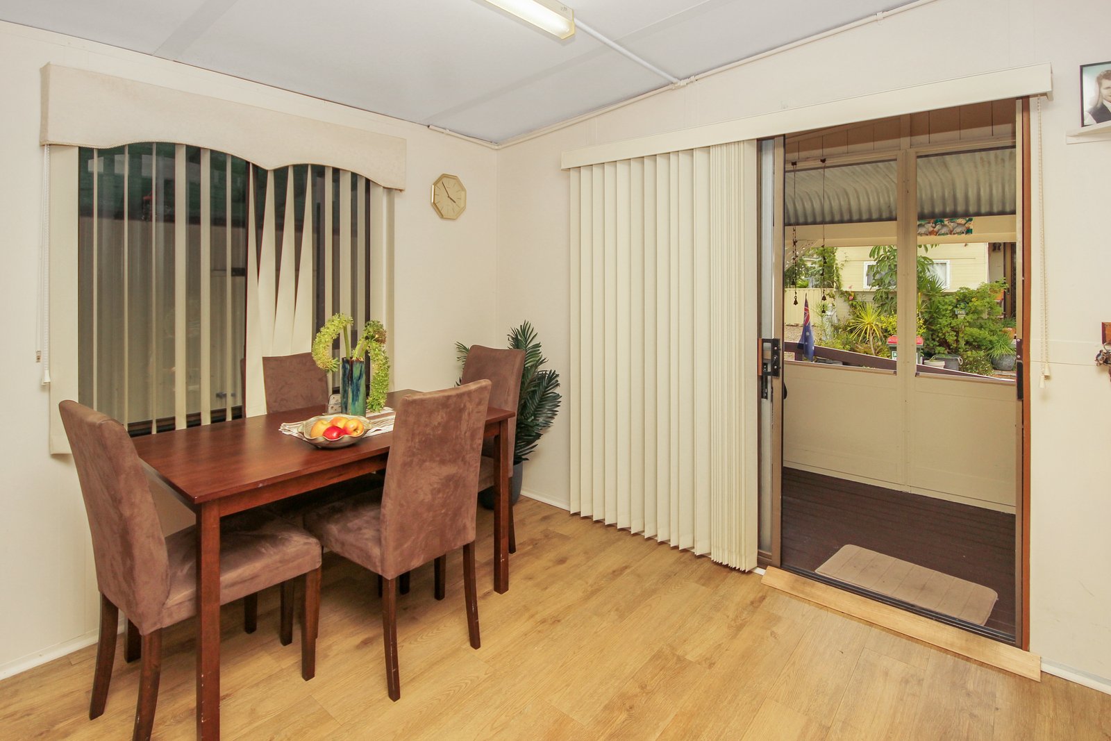  LAURIETON 4