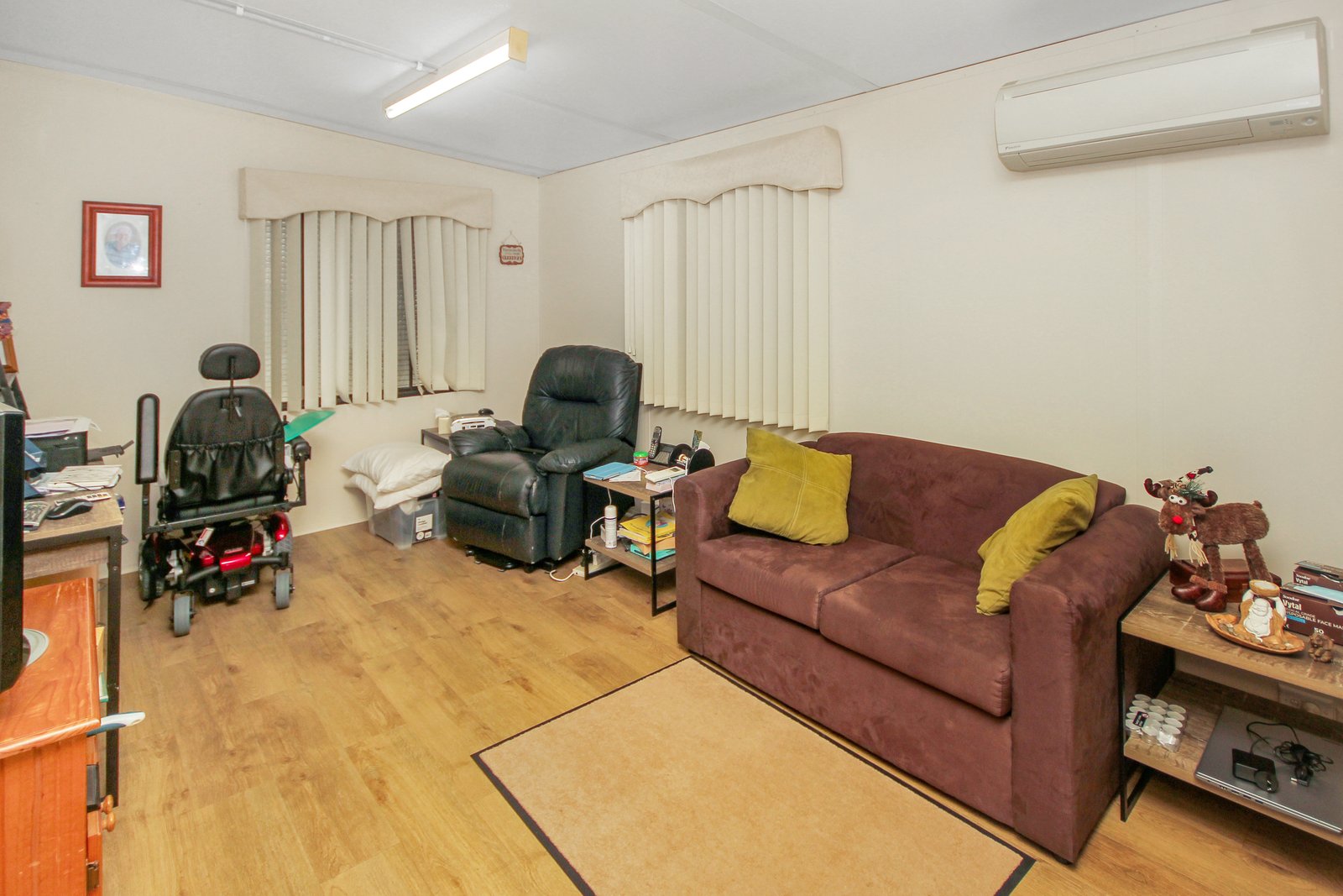  LAURIETON 6