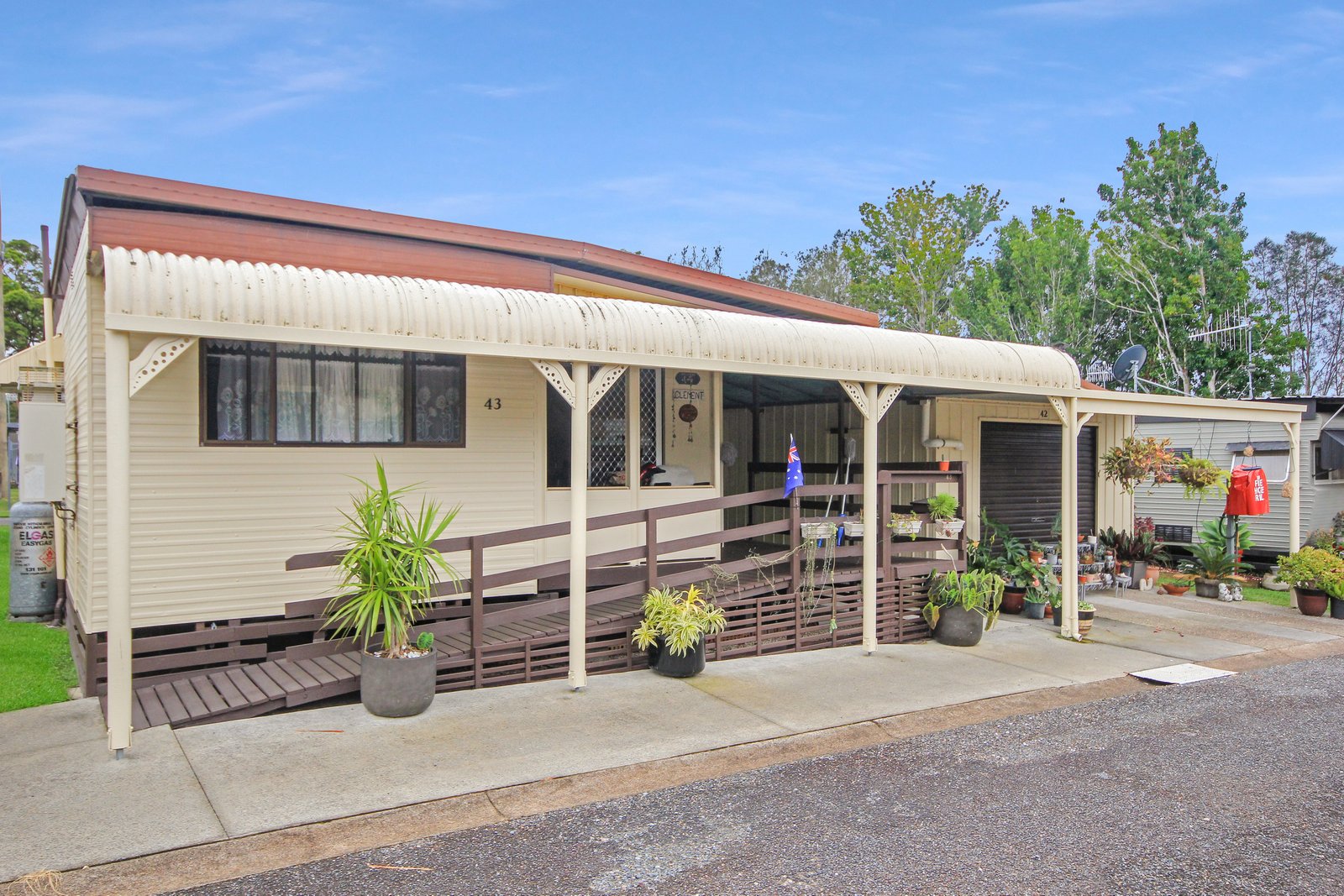  LAURIETON 8