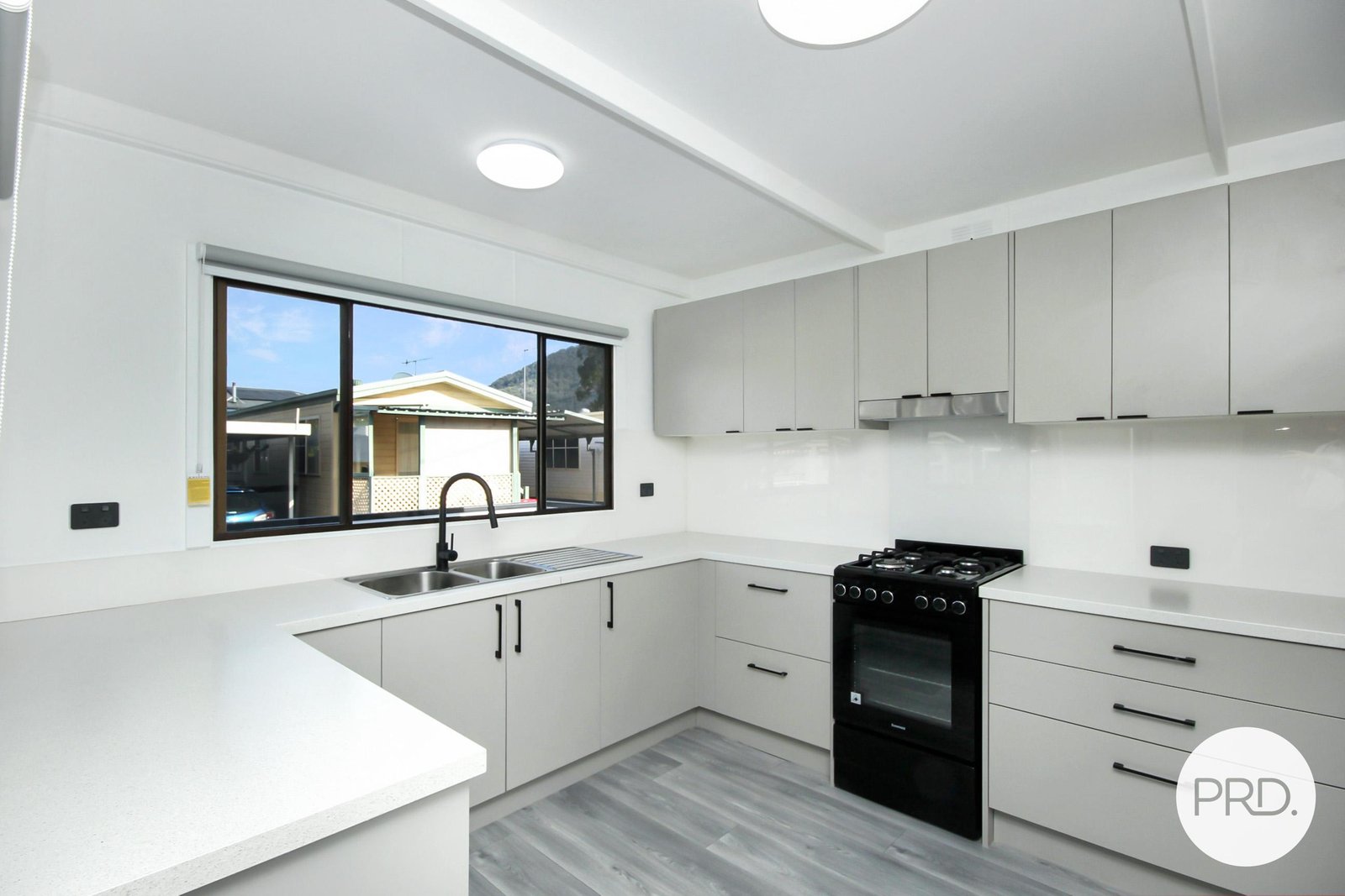  LAURIETON 3