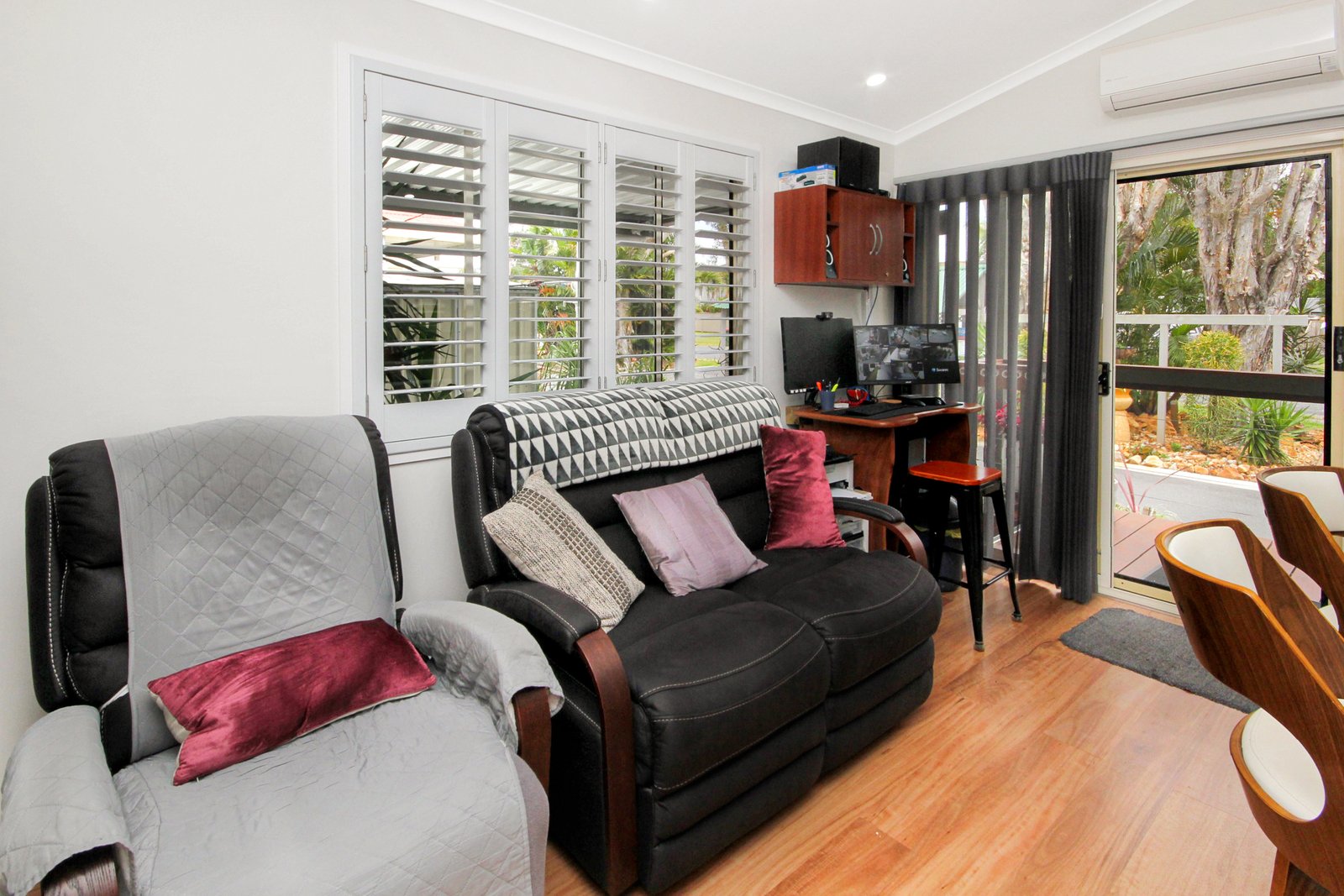  LAURIETON 7