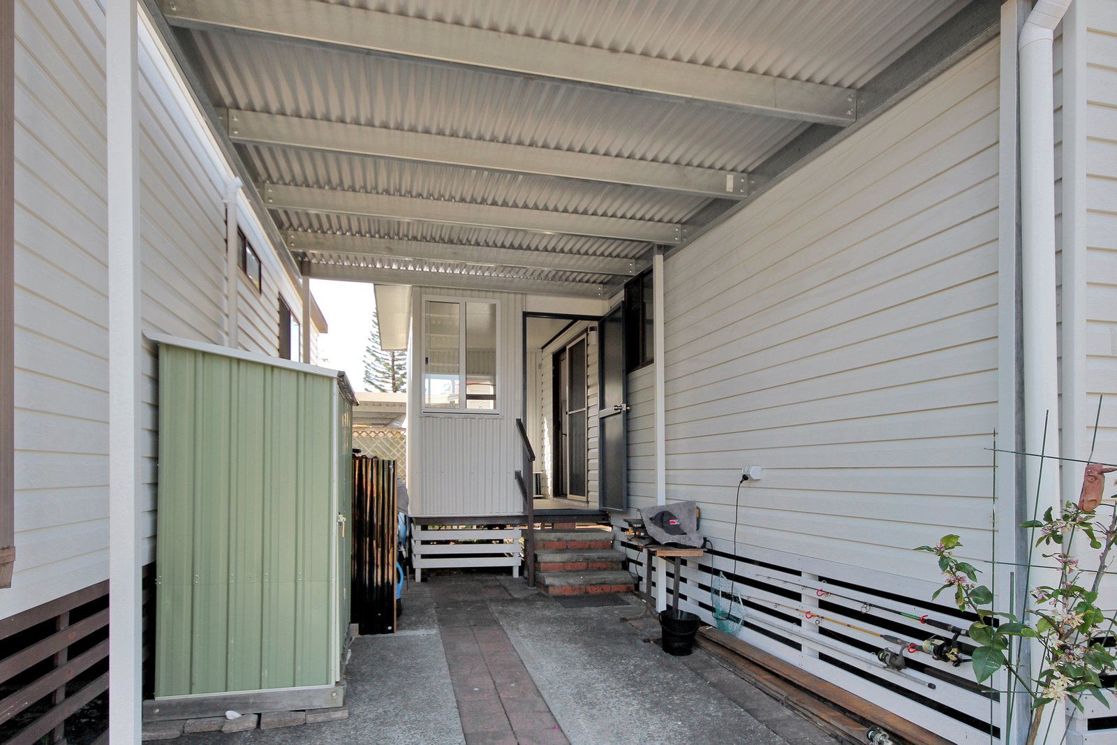  LAURIETON 8