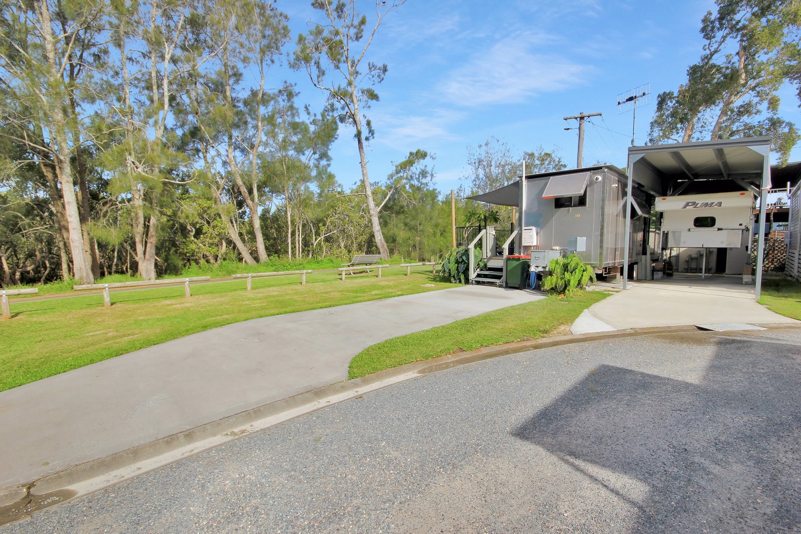  LAURIETON 4