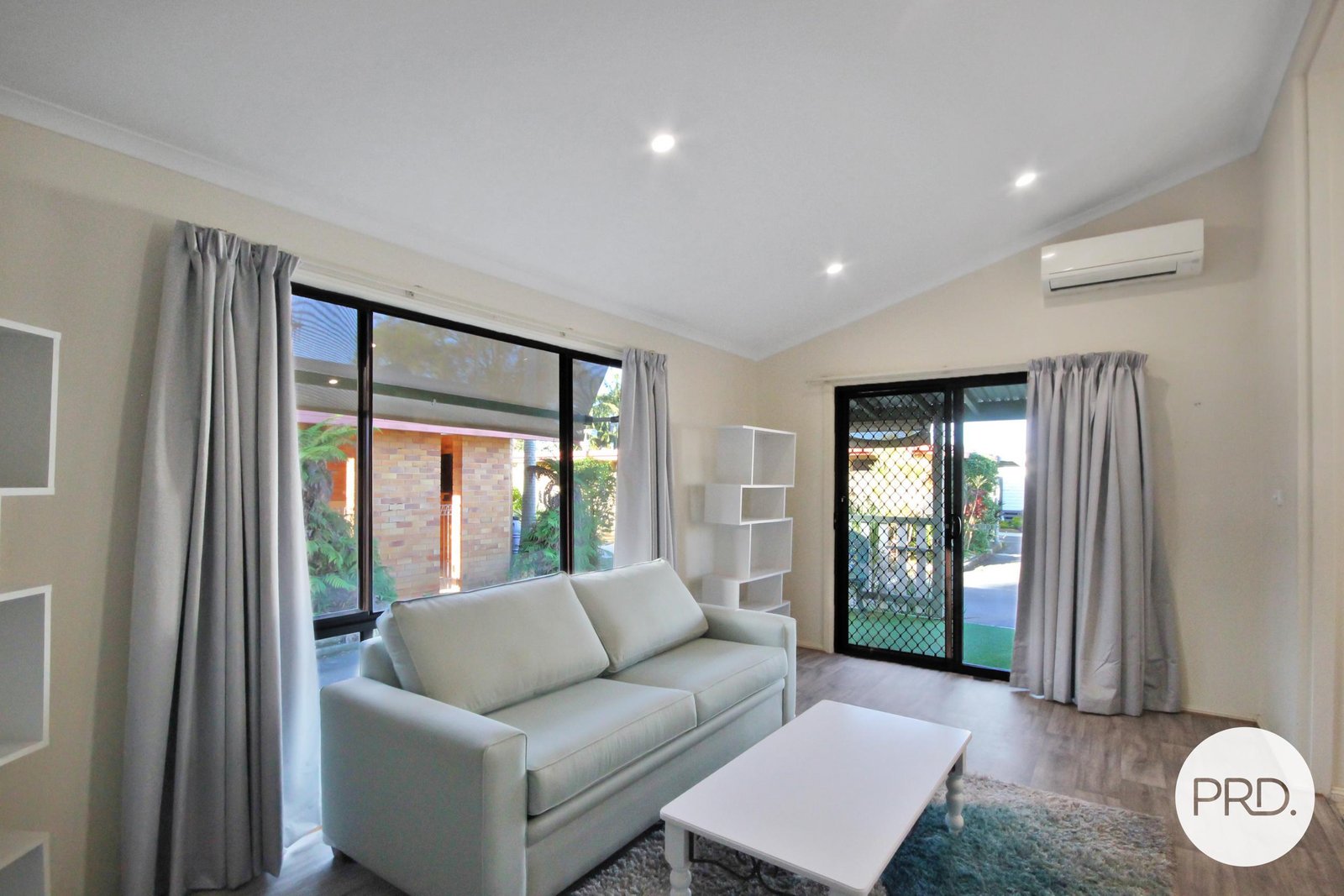 LAURIETON 4