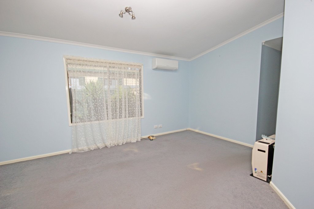 LAURIETON 4